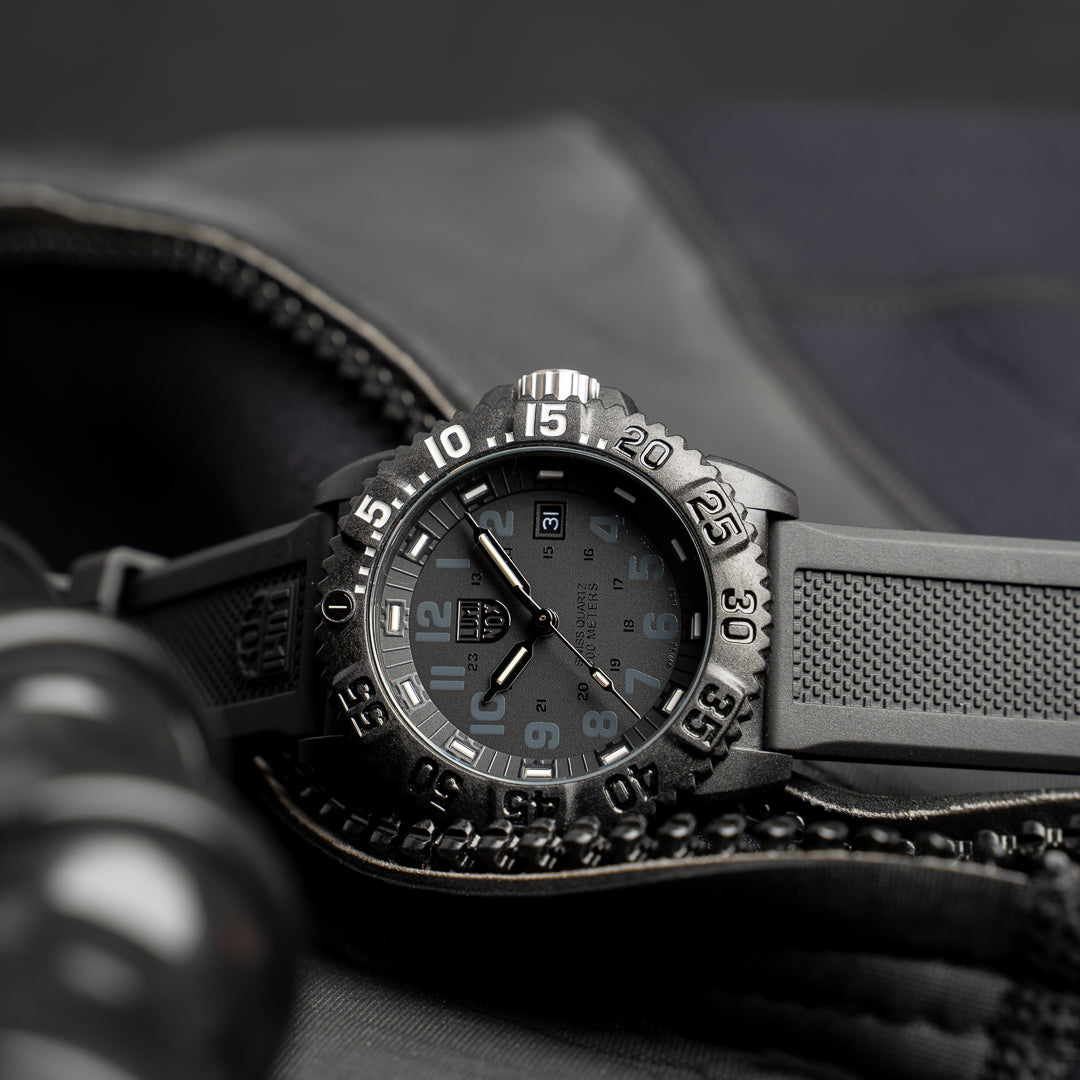 Luminox 3051_173 Watch - NAVY SEAL COLORMARK 3050 SERIES Ref.3051.GO.NSF (Image 4)