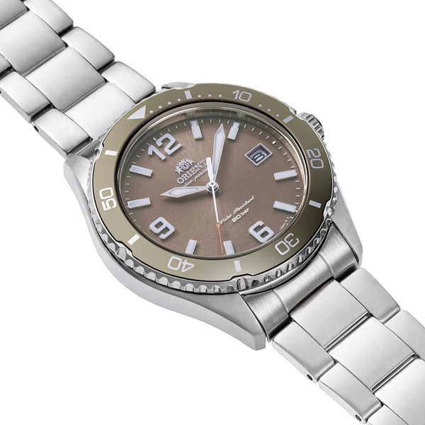 ORIENT RN-WJ0004Y Watch - Sports Orient Mako 40 Diver Design Solar-Powered Metal Band Men's Watch (Image 2)