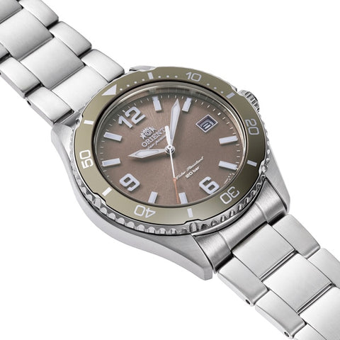 ORIENT RN-WJ0004Y Watch - Sports Orient Mako 40 Diver Design Solar-Powered Metal Band Men's Watch (Image 2)