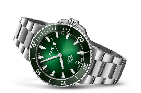 Oris 01-400-7790-4157-07-8-23-02PEB Watch - Aquis Date Calibre 400 (Image 2)