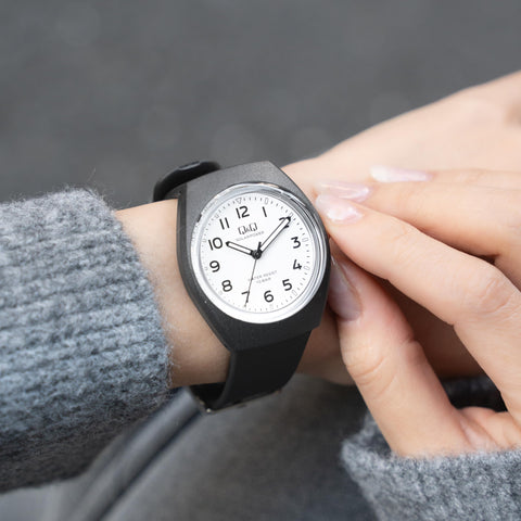 CITIZEN Q&Q E11A-001VK Solar Quartz Watch