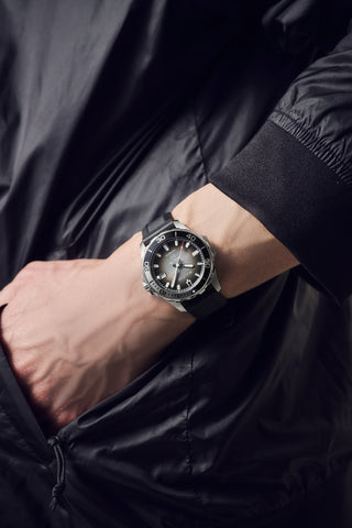 98B465 Bulova Marine Star Automatic Watch Stainless Steel Case Water Resistant Date Display Elegant Design
