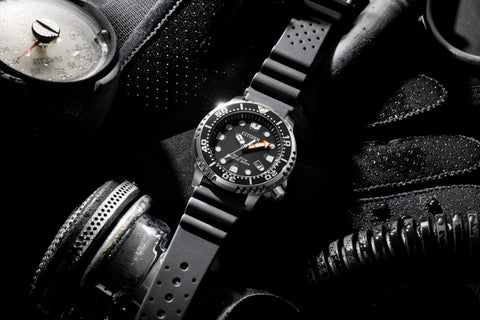CITIZEN BN0156- 05E 5E Eco-Drive technology 200m water resistance luminous hands durable rubber strap
