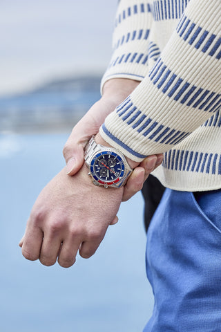 ORIENT RN-TX0201L Watch - Men's Mako Sports Diver Design Chronograph Solar Powered Metal Band Watch (Image 4)