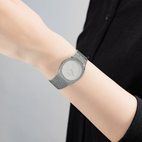 GUCCI YA163501 Luxury Silver Watch with 2-Year Warranty Elegant Design Swiss Movement Water Resistant