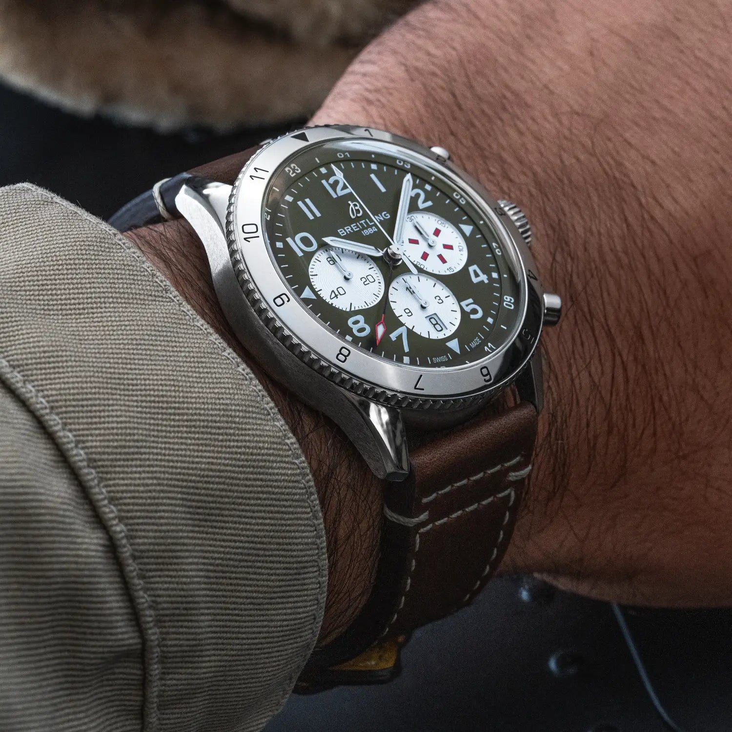 Breitling AB04452A1L1X1 Watch - B04 GMT 46 Watch Japan Official (Image 5)
