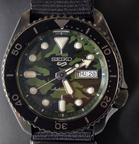 Other Overseas Manufacturers SRPJ37K1 Automatic Movement Stainless Steel Case Water Resistant Elegant Design